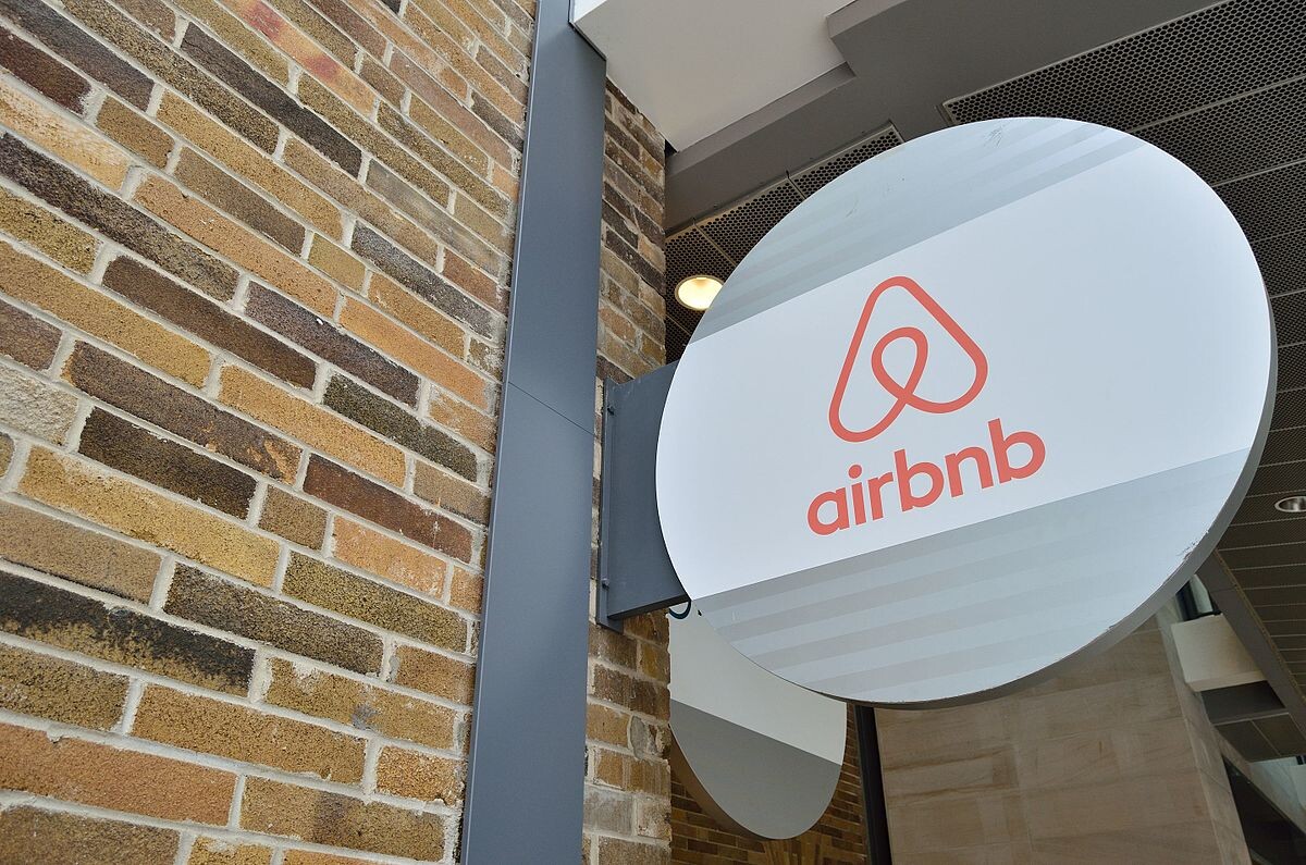 Brutális bírságot kapott az Airbnb, adót csaltak a bérbeadók