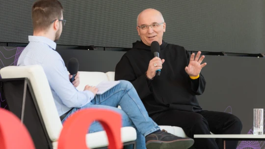 A pszichológusok mellett a papok naptára is tele van – Hortobágyi T. Cirill bencés főapát a Legyél jobb!-napon