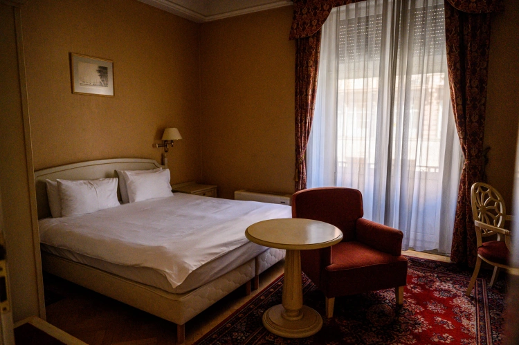 Fényűzés és boroskóla egy helyen – Budapest legismertebb hotelje belülről_0