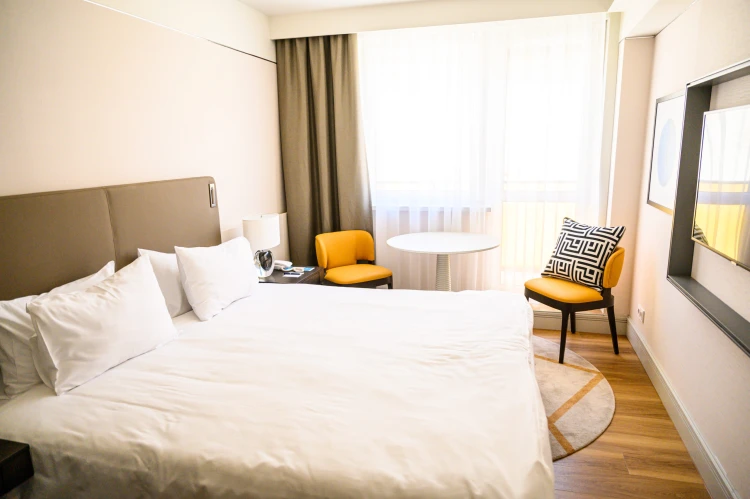 Fényűzés és boroskóla egy helyen – Budapest legismertebb hotelje belülről_0