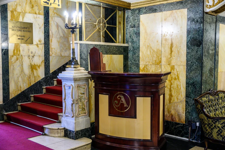 Fényűzés és boroskóla egy helyen – Budapest legismertebb hotelje belülről_1