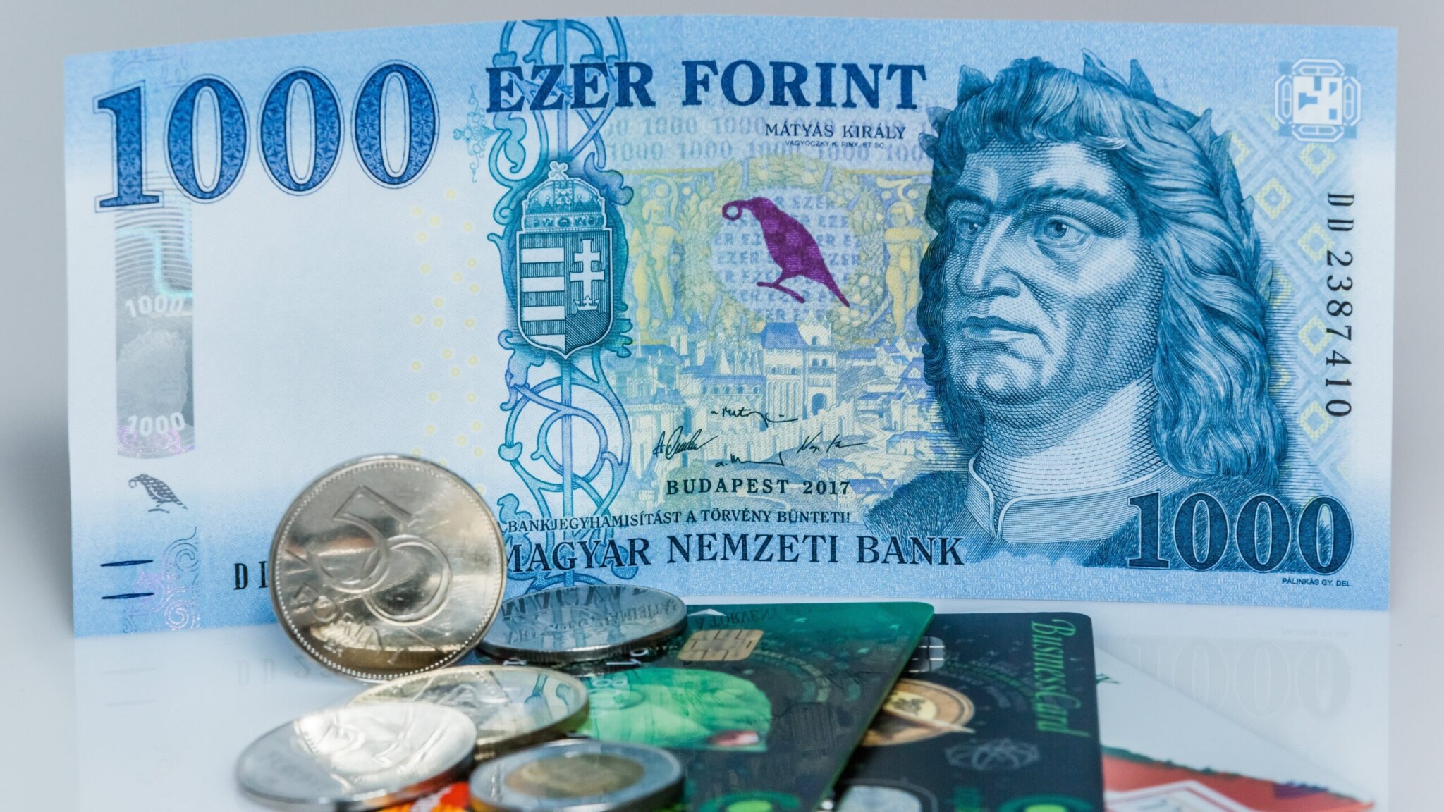 Erősödik a forint – az euróval szemben, egy másik valutánál zakózik