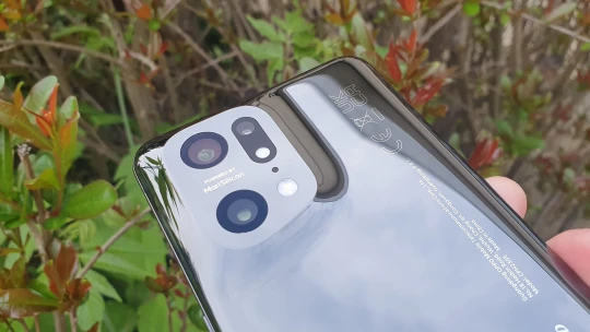 Végre egy dizájnbomba telefon!