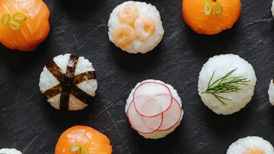 Bonbon helyett sushi – szép kis temari golyók könnyedén
