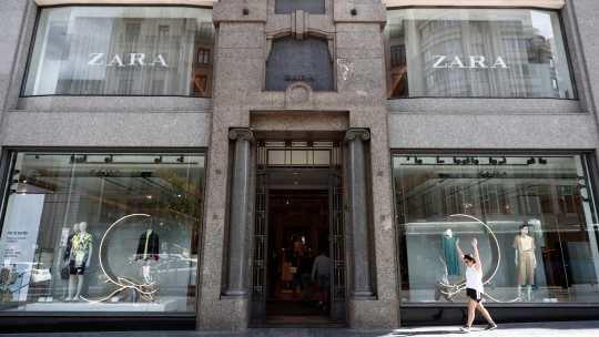 Már a Zara is pénzt kér az online visszaküldésért
