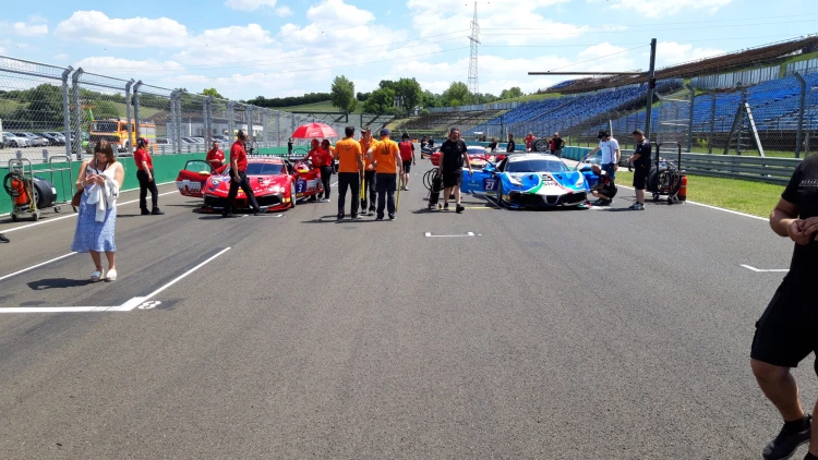 Ilyen, amikor egy profi pilóta visz el egy Ferrarival körözni_7