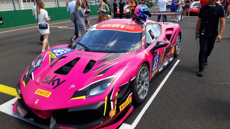 Ilyen, amikor egy profi pilóta visz el egy Ferrarival körözni_10