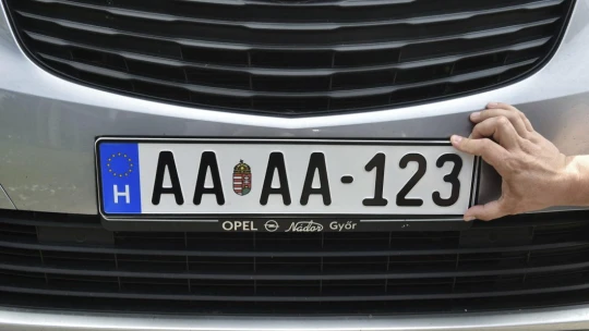 Ezeket kell tudni az újfajta rendszámtáblákról