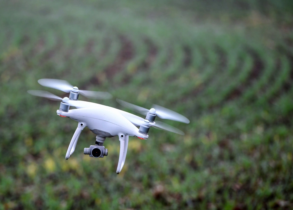 Jön a céges drónelhárítás: kötelezővé teheti egy új minisztériumi rendelet