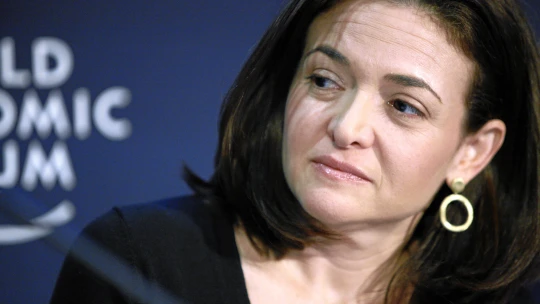 A Facebook virágzására érkezett, a káosz közepén távozik – búcsúzik a legbefolyásosabb nő a techben