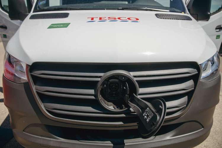 Mercedes e-furgonokkal újított a Tesco a kiszállításokhoz – fotógaléria_3