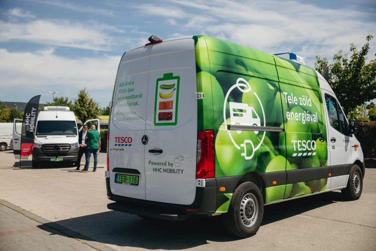 Mercedes e-furgonokkal újított a Tesco a kiszállításokhoz – fotógaléria_1