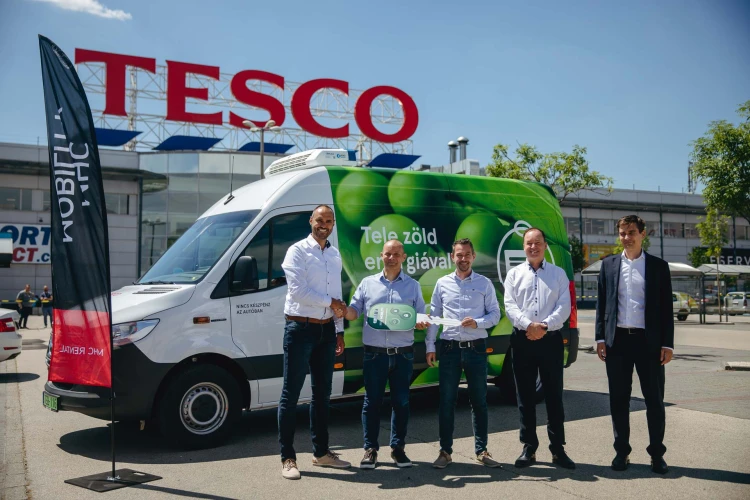 Mercedes e-furgonokkal újított a Tesco a kiszállításokhoz – fotógaléria_0