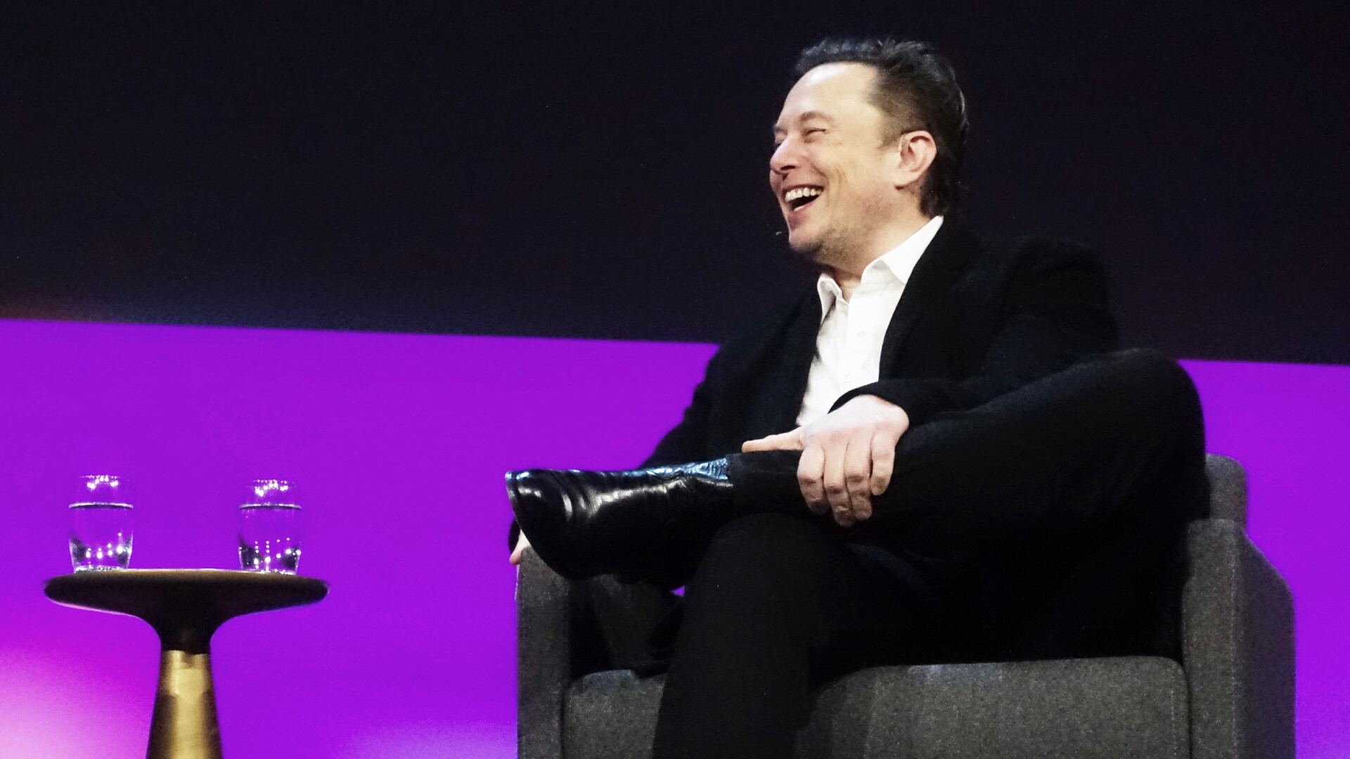 Megorrolt az IBM Elon Muskra, súlyos lépést hoztak a platformja ellen