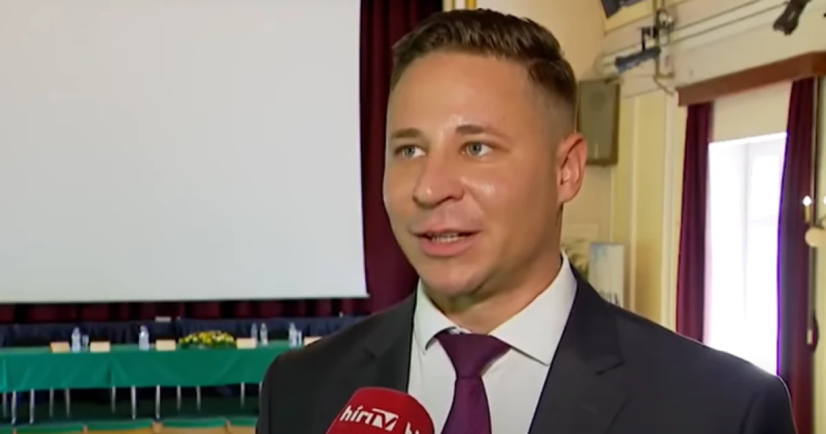 Végrehajtás alatt álló luxusnyaralóban tölti házi őrizetét Schadl György