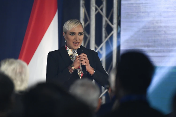 Majka a csúcson, Tilla nagyot esett – itt a legértékesebb magyar celebek listája_11