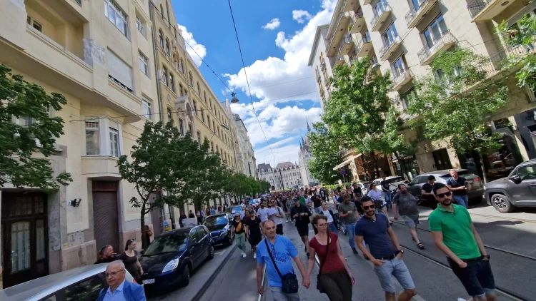 Elfoglalták a Margit hidat a katás tüntetők – képek_0