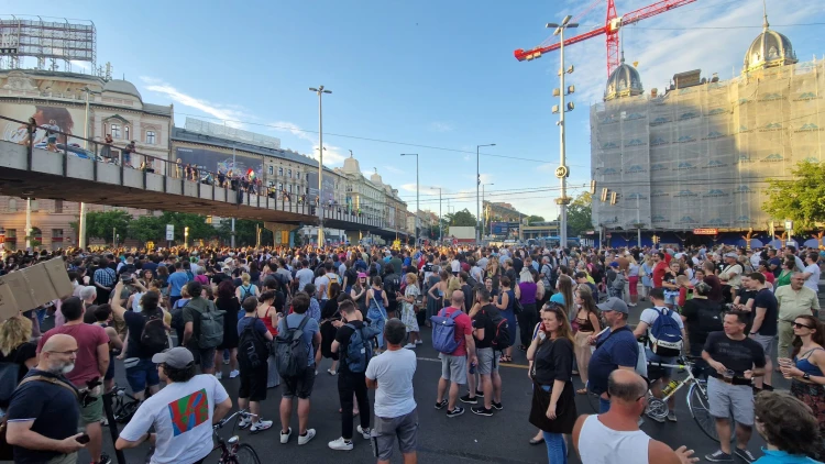 Ma a Nyugati teret és a körutat zárták le a kataváltoztatás ellen tüntetők – fotók_3