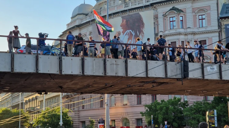 Ma a Nyugati teret és a körutat zárták le a kataváltoztatás ellen tüntetők – fotók_6