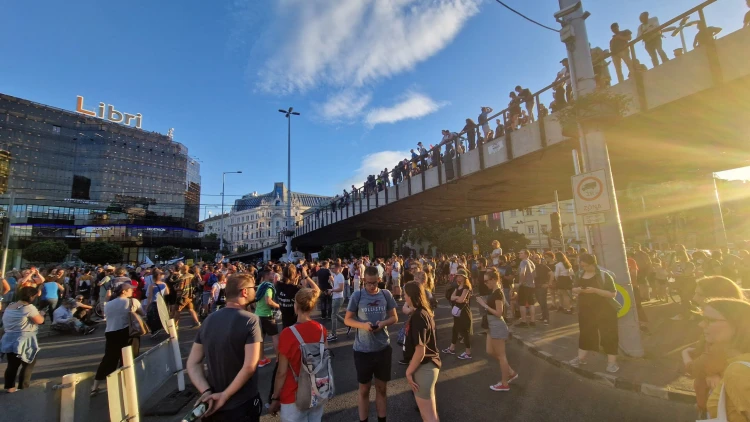 Ma a Nyugati teret és a körutat zárták le a kataváltoztatás ellen tüntetők – fotók_8
