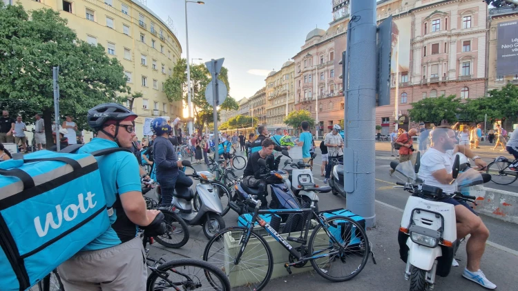 Ma a Nyugati teret és a körutat zárták le a kataváltoztatás ellen tüntetők – fotók_12