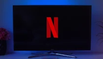 Milliárdokat kapott a Netflixtől egy sorozatra, karórákat, Rolls-Royce-okat és luxusmatracokat vett belőle