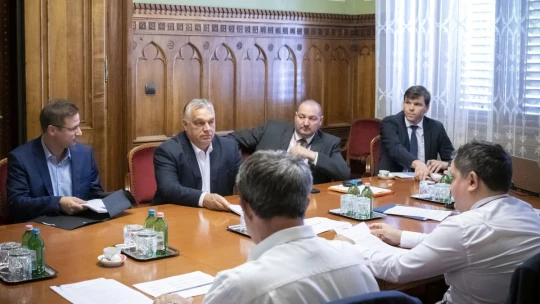 Brüsszel helyett panda: máshol is szétnéz pénz után a magyar kormány