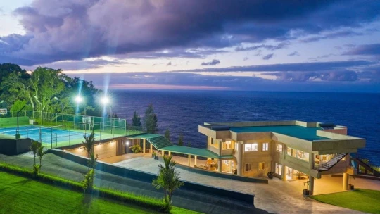 Így néz ki belülről a 4 milliárd forintért eladó ingatlan, amit Justin Bieber 6 modellel együtt bérelt hetekig