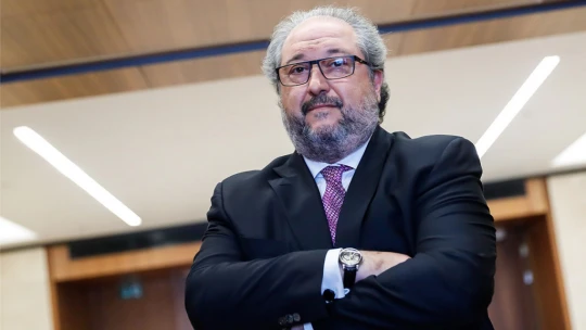 Itt egy orosz milliárdos, aki kritizálni merte Putyint és a háborút