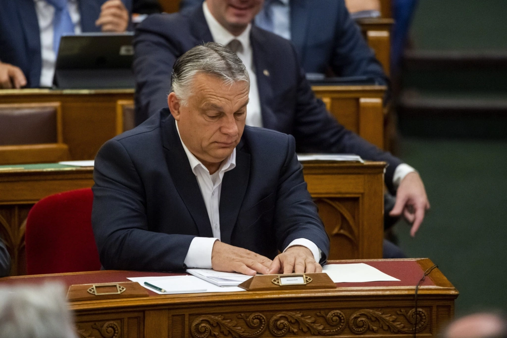 Orbán Viktor végzős diákoknak ír levelet. A nagy kérdés: vajon kér tőlük pénzt?