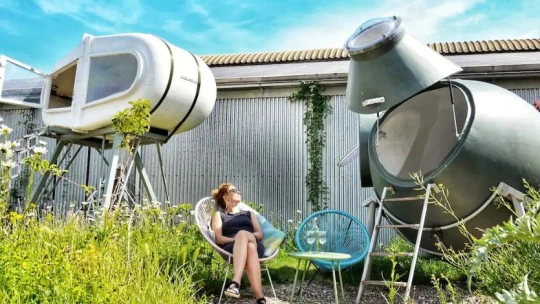 Betonbunker, hobbitlak, daru − 8 extrém Airbnb-szállás, nem is olyan drágán