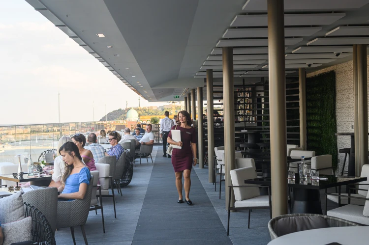 Így néz ki Budapest legújabb és legmenőbb rooftop koktélbárja és páratlan panorámája_4