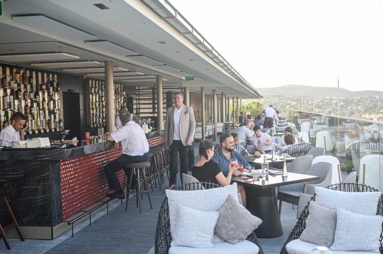 Így néz ki Budapest legújabb és legmenőbb rooftop koktélbárja és páratlan panorámája_5