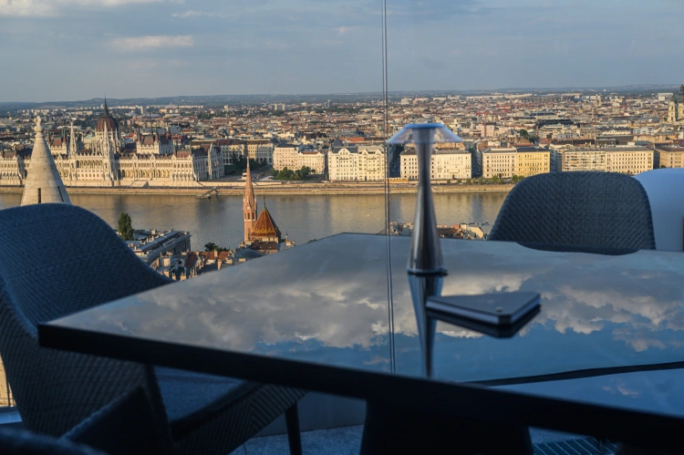 Így néz ki Budapest legújabb és legmenőbb rooftop koktélbárja és páratlan panorámája_10