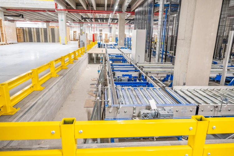 „Élmény volt itt targoncával száguldozni!” Mit tud egy 80 milliárdos, high-tech logisztikai központ? Megnéztük_7