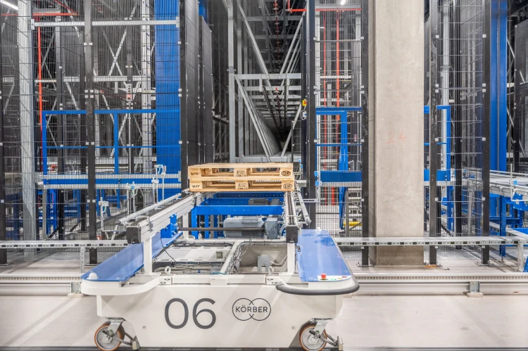 „Élmény volt itt targoncával száguldozni!” Mit tud egy 80 milliárdos, high-tech logisztikai központ? Megnéztük_12