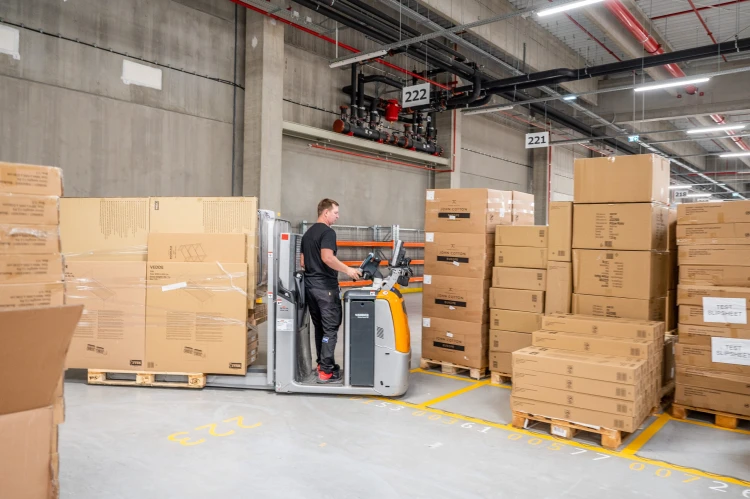 „Élmény volt itt targoncával száguldozni!” Mit tud egy 80 milliárdos, high-tech logisztikai központ? Megnéztük_25