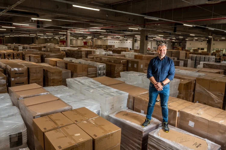 „Élmény volt itt targoncával száguldozni!” Mit tud egy 80 milliárdos, high-tech logisztikai központ? Megnéztük_28