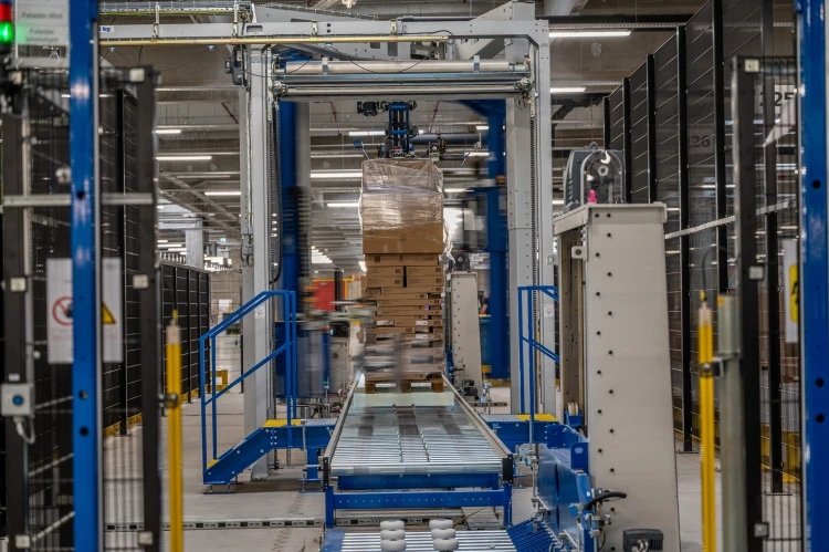„Élmény volt itt targoncával száguldozni!” Mit tud egy 80 milliárdos, high-tech logisztikai központ? Megnéztük_31