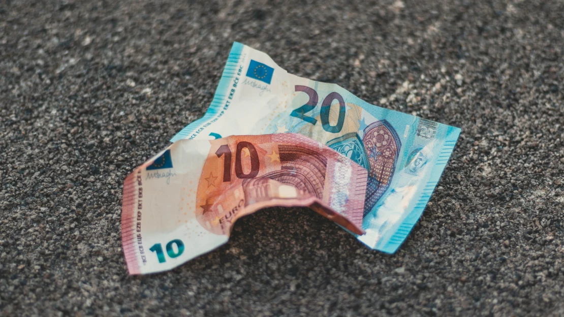 Ha így gyengül a forint, tényleg önmagát fogja bevezetni az euró?