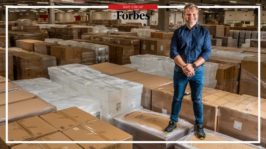 „Élmény volt itt targoncával száguldozni!” Mit tud egy 80 milliárdos, high-tech logisztikai központ? Megnéztük