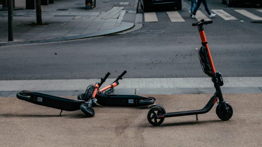 Éjszaka, részegen, buliból: így töri-zúzza magát az e-rolleresek jelentős része