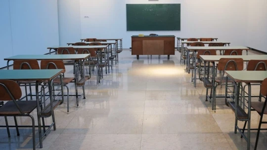 Iskolai rezsi – van, ahol a focicsapat öltözőjében tanulnak a diákok