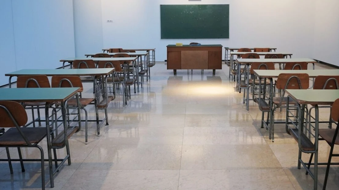 Az átlagbér minimum 130 százalékát fogják megkapni a tanárok (csak nem itthon)
