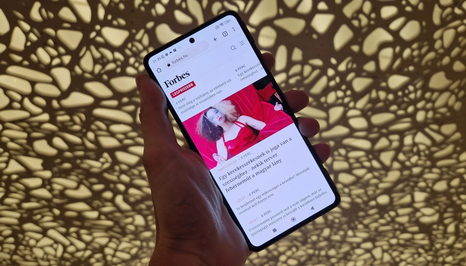 Íme a világ egyik legerősebb telefonja! 280 000 forintba kerül a Poco F4 GT, megéri?