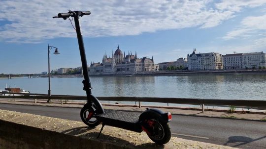 Mit tud egy 200 000 forintos elektromos roller?  Megéri megvenni? Megnéztük!