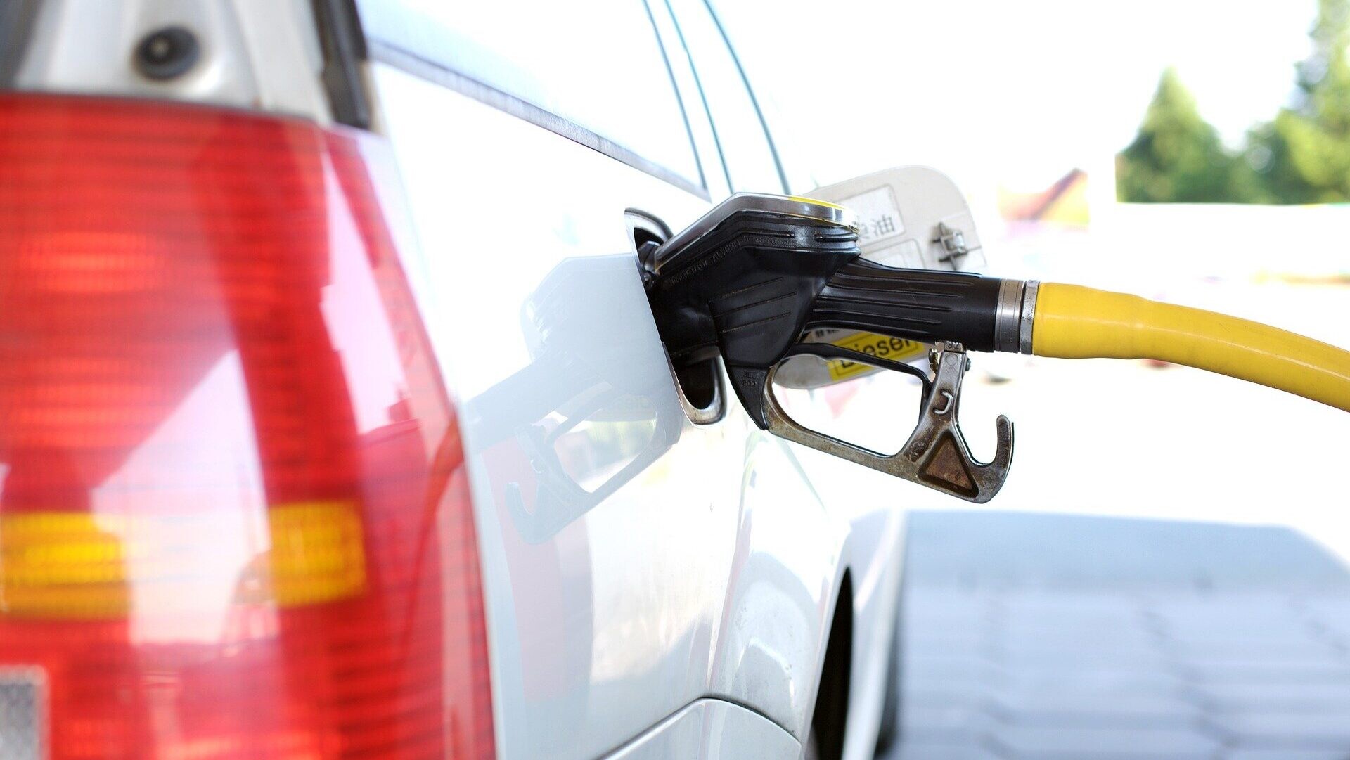 Akciós benzin: itt állj sorba, ha átlagár alatt tankolnál