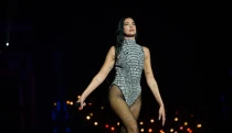 4,5 milliárd forintos perben megy neki ez a celeb a Samsungnak, szerinte engedély nélkül tették arcát dobozaikra