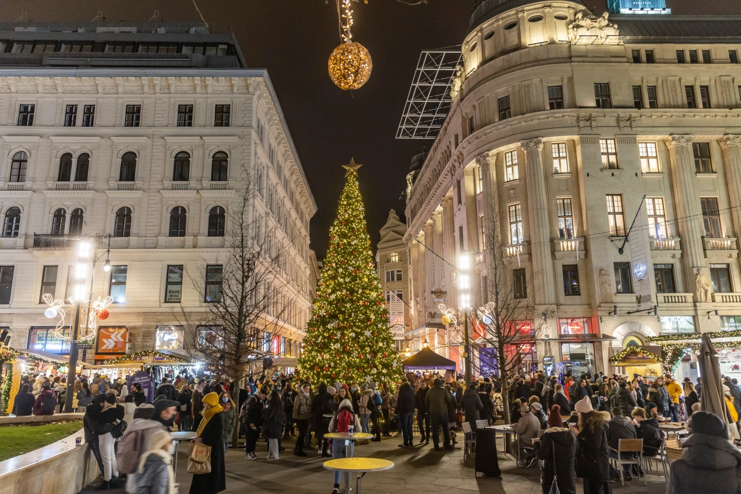 Döntött a főváros a karácsonyi díszkivilágításról