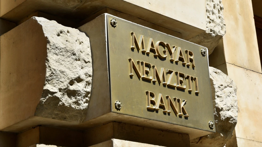 Brutális bírság a magyar tőzsdén – a jegybank akár a részvényt is kész kivezetni